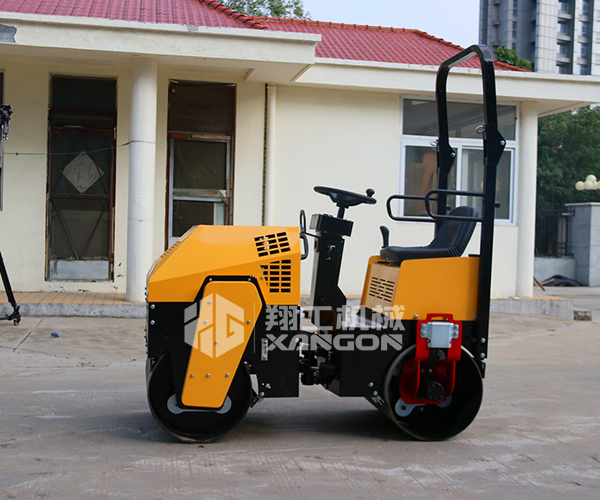 小型壓路機(jī)